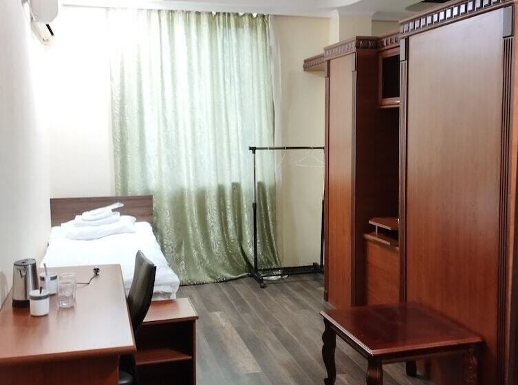 בית מלון כפרי Aeetes Palace