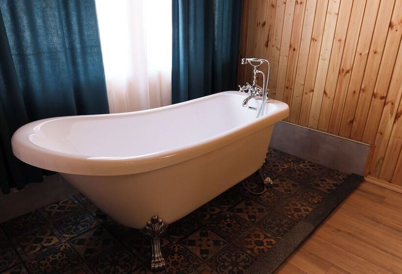 בית מלון כפרי Aeetes Palace