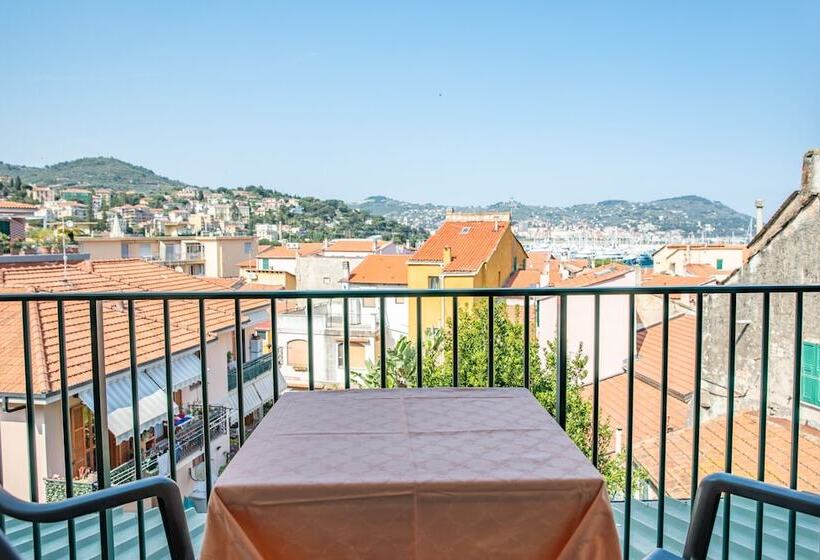 בית מלון כפרי Ariston