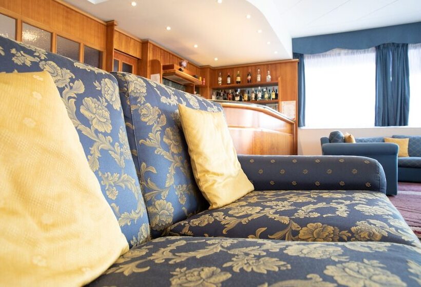 בית מלון כפרי Ariston