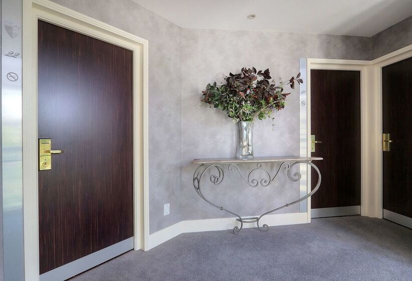 Отель Best Western Hôtel Brittany La Baule Centre & Plages