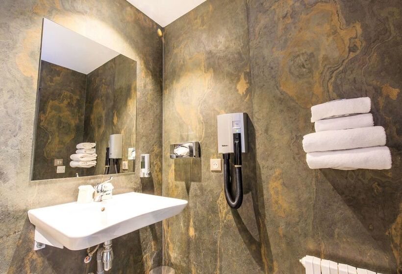 Best Western Hotel De La Plage Saint Marc Sur Mer