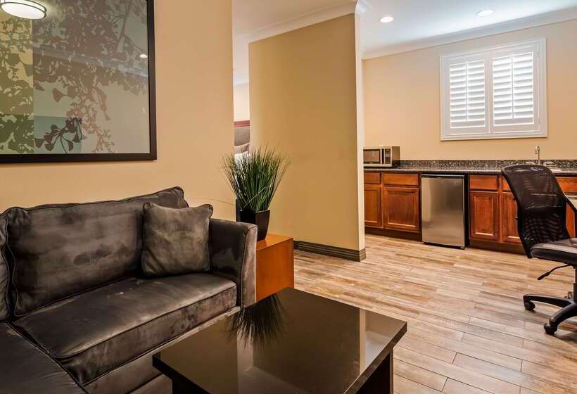 فندق Best Western Plus Avita Suites