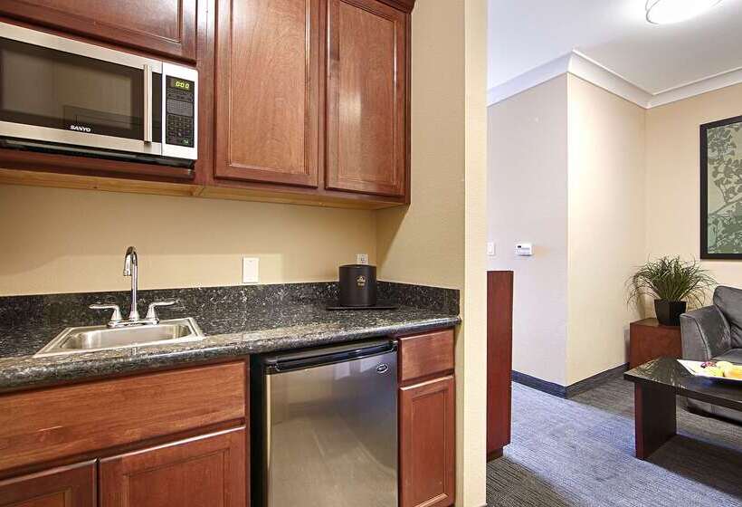 فندق Best Western Plus Avita Suites