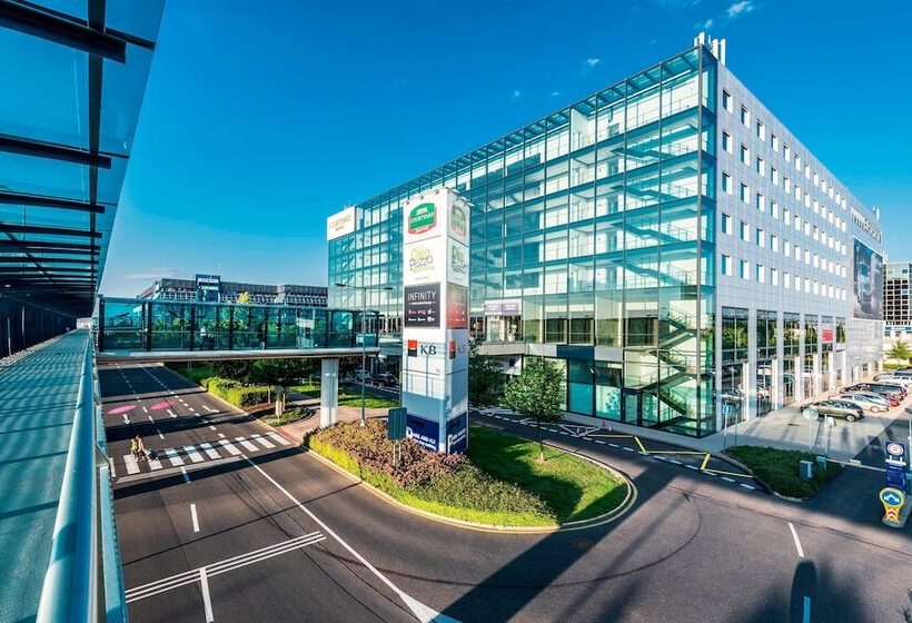 فندق Courtyard By Marriott Prague Airport