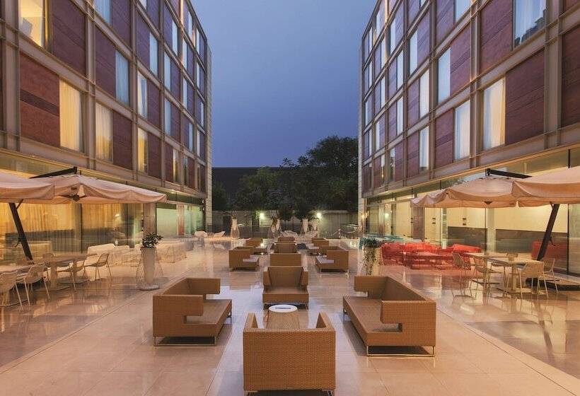 هتل Doubletree By Hilton Milan