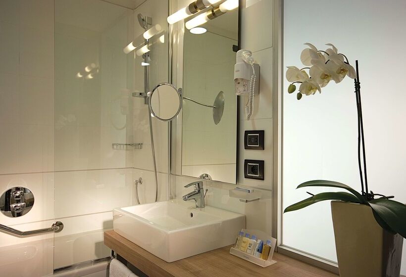 هتل Doubletree By Hilton Milan