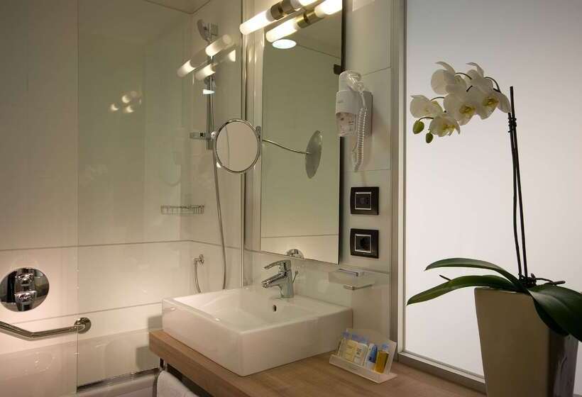 هتل Doubletree By Hilton Milan