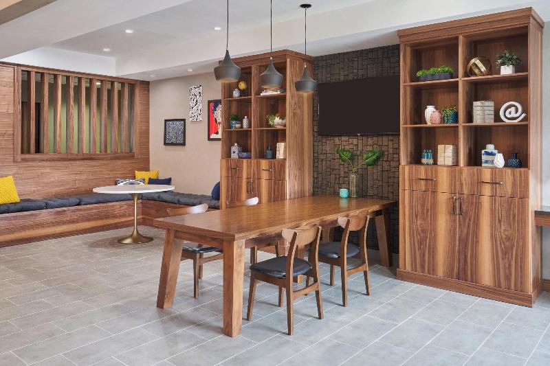 Отель Four Points By Sheraton Chicago Schaumburg