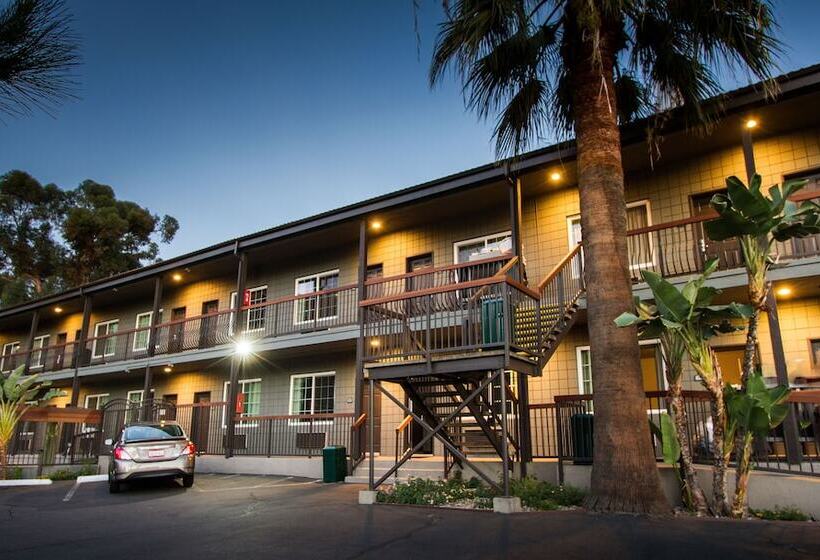 Отель Granada Inn