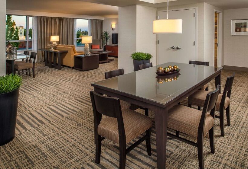 Отель Hilton Vancouver Washington