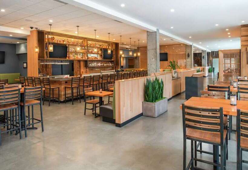 Отель Hilton Vancouver Washington