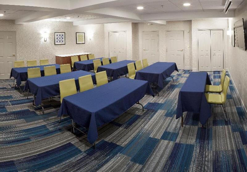 Holiday Inn Express Hotel & Suites White River Junction, An Ihg