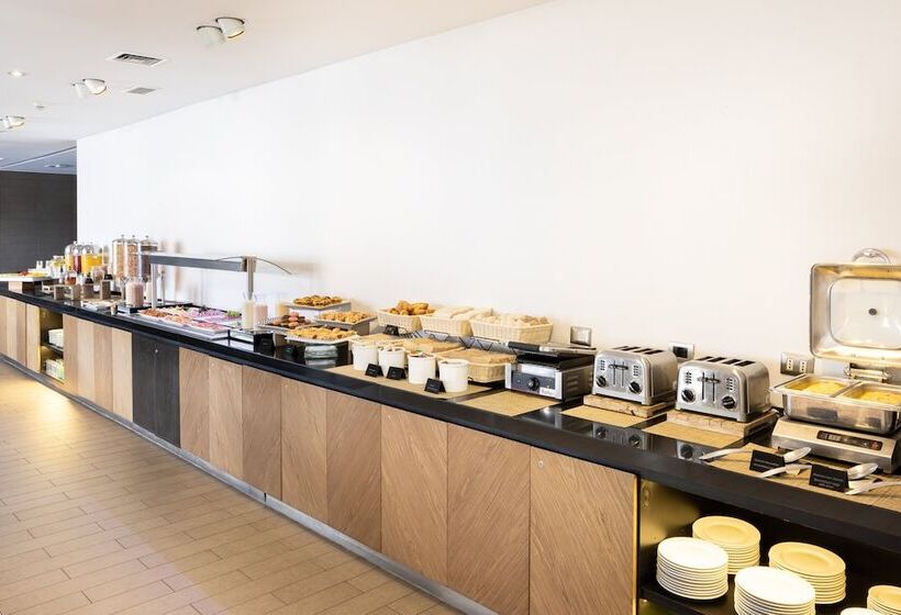 هتل Holiday Inn Santiago   Airport Terminal, An Ihg