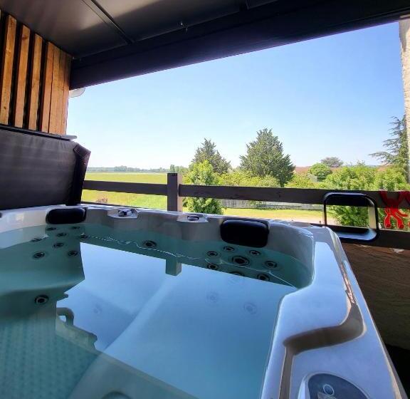 בית מלון כפרי Hôtel Parc Adélie   Logis Hôtels