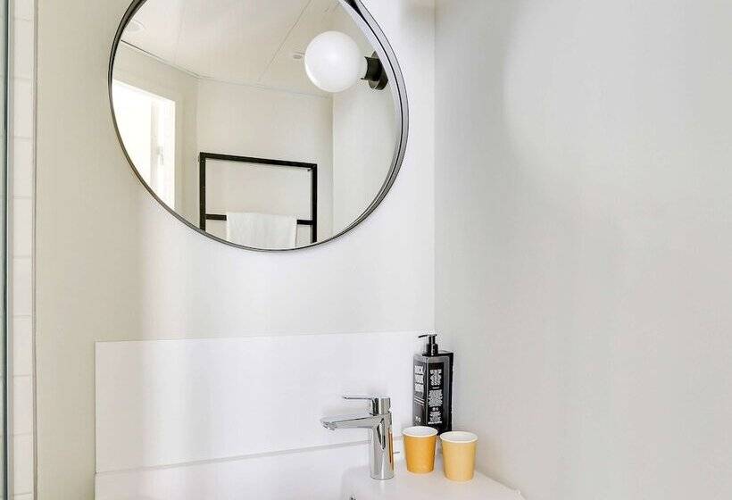 Отель Ibis Levallois Perret