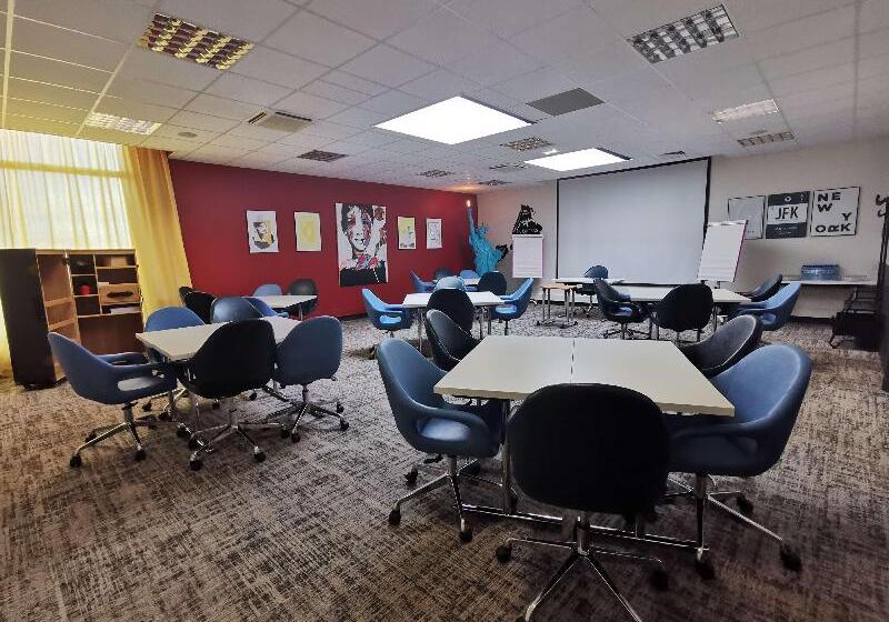 ホテル Kyriad Chartres