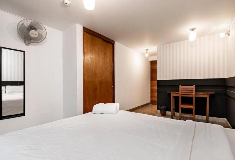 Отель Miraflores Suites Centro