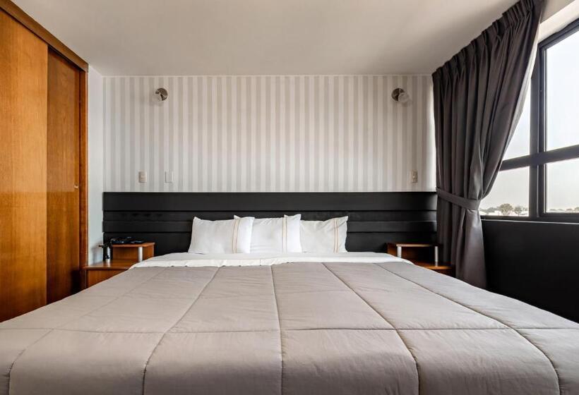 Отель Miraflores Suites Centro