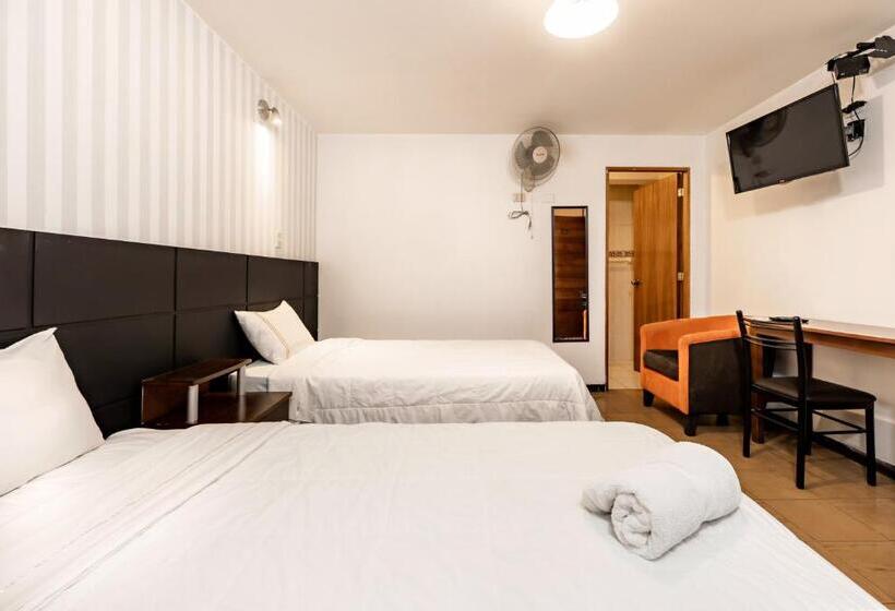 Отель Miraflores Suites Centro