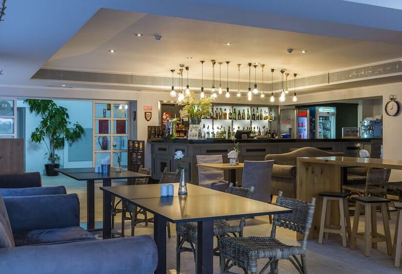 בית מלון כפרי Montado  & Golf Resort