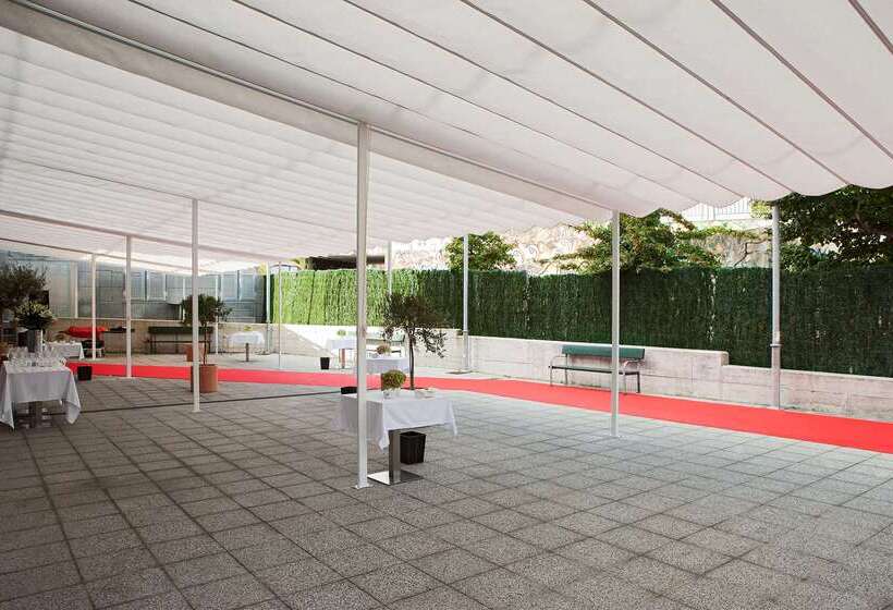 هتل NH La Avanzada