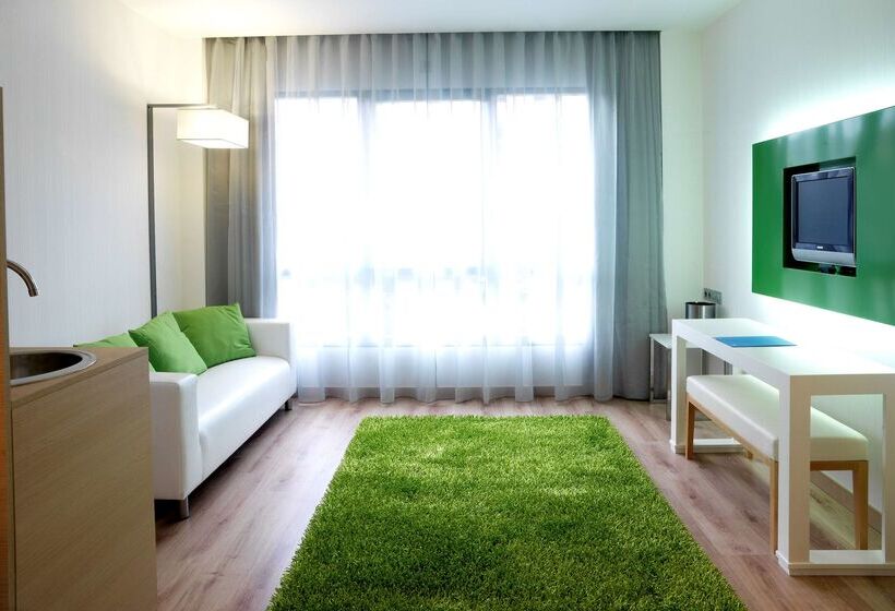 هتل NH La Avanzada