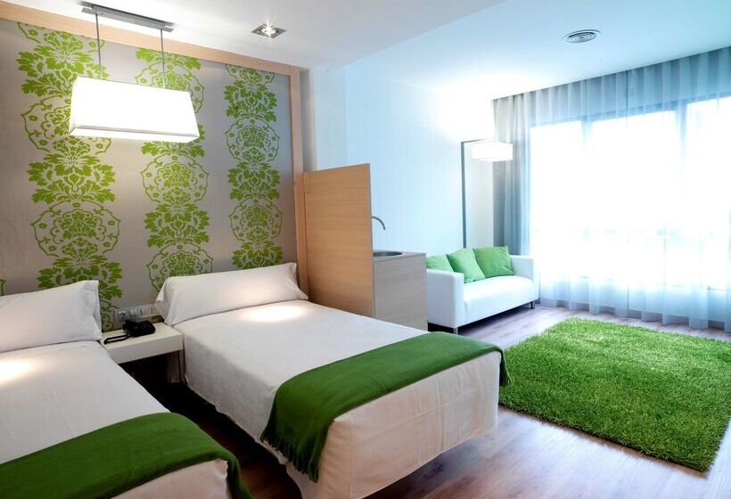 هتل NH La Avanzada