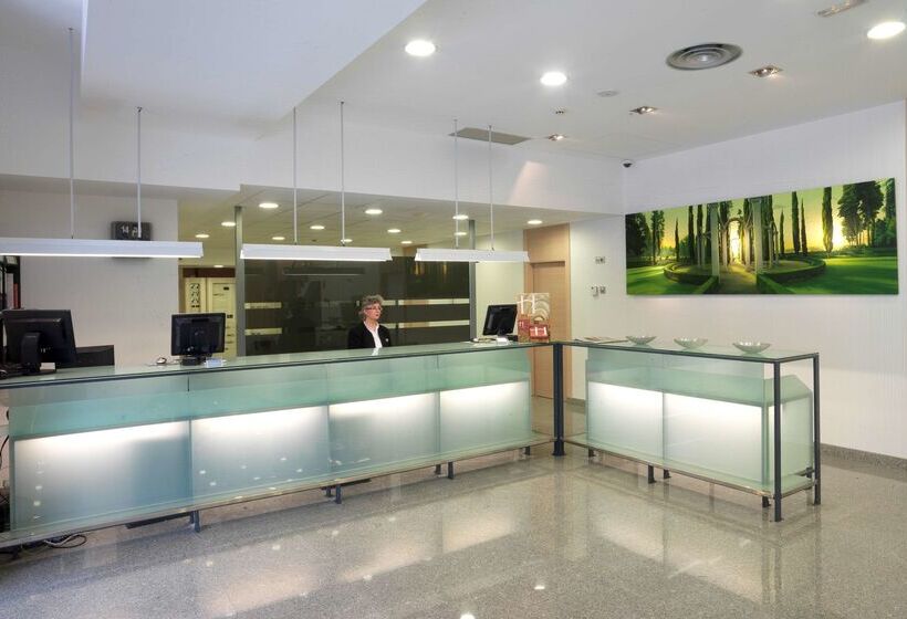 هتل NH La Avanzada