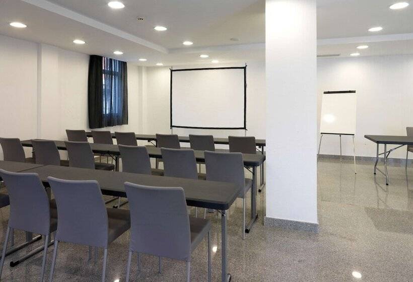 هتل NH La Avanzada