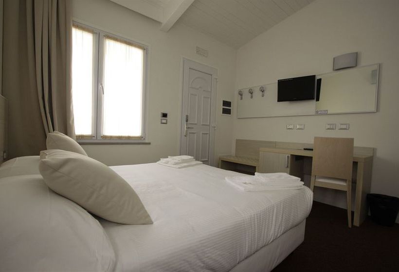 Отель Paradise Airport