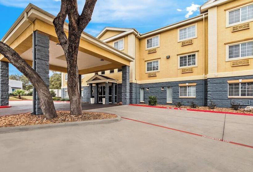 فندق Quality Inn & Suites Airport North - Stone Oak