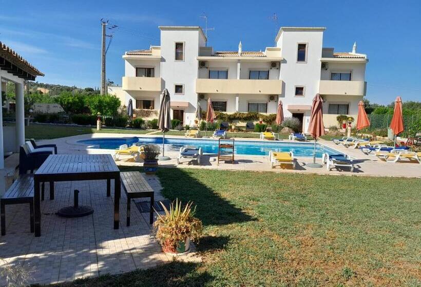 בית מלון כפרי Residence 1000 Roses