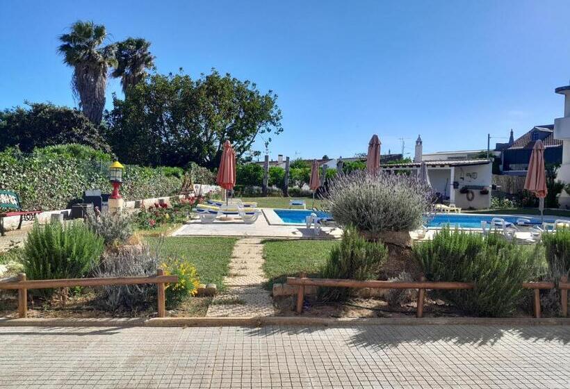 בית מלון כפרי Residence 1000 Roses