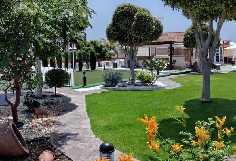 Отель Siesta Suites