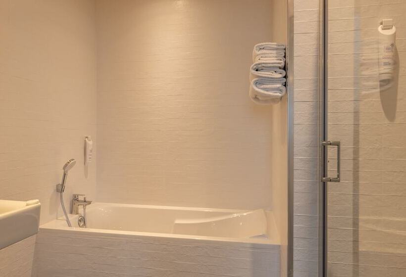 酒店 The Originals Bernay Acropole