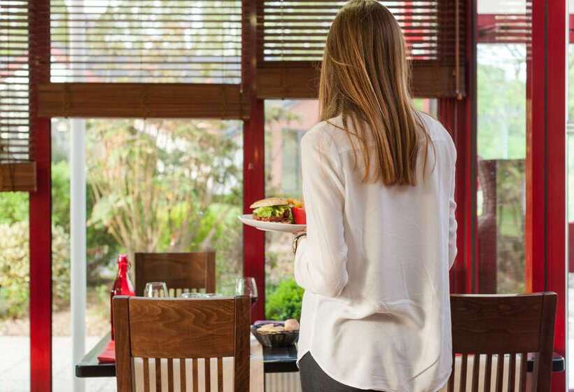 בית מלון כפרי The Originals City, Hôtel éden, Rouen Nord