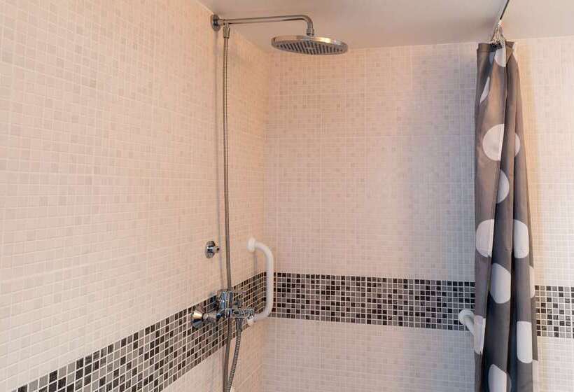 בית מלון כפרי The Originals City, Hôtel éden, Rouen Nord