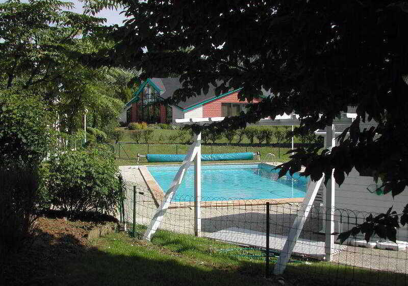 בית מלון כפרי The Originals City, Hôtel éden, Rouen Nord