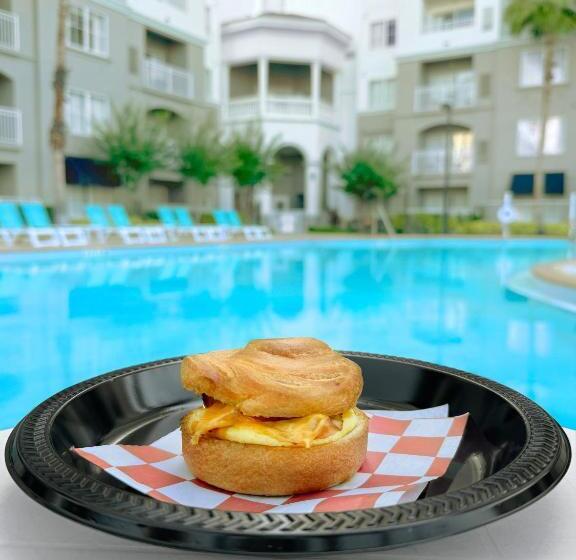 The Point Hotel & Suites Universal