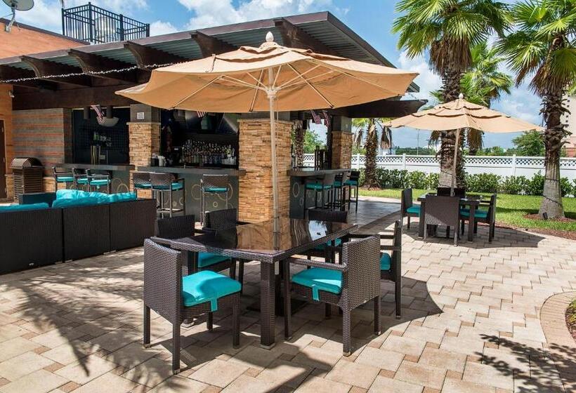 The Point Hotel & Suites Universal