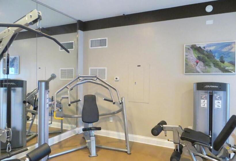 The Point Hotel & Suites Universal