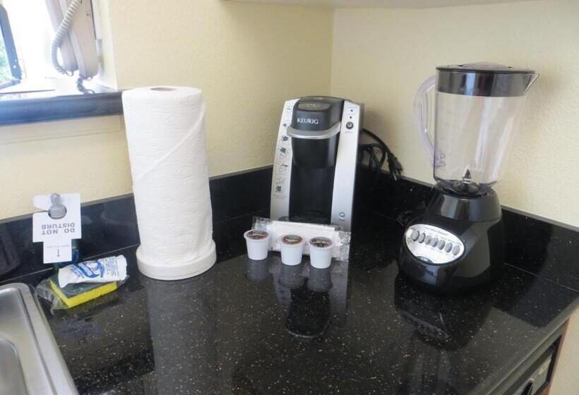 The Point Hotel & Suites Universal