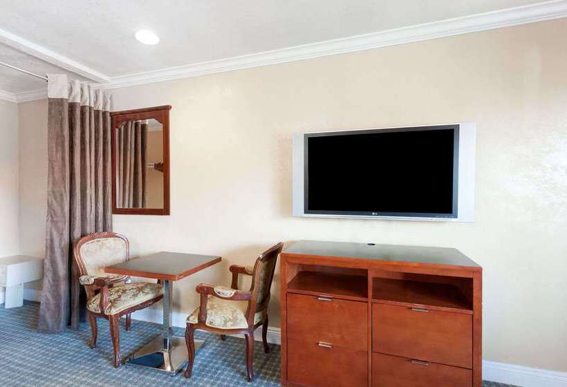 فندق Travelodge By Wyndham El Cajon