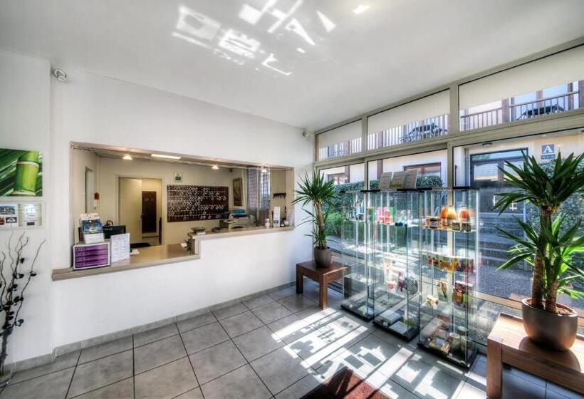 هتل Zenitude Hôtel Résidences L Acacia Lourdes