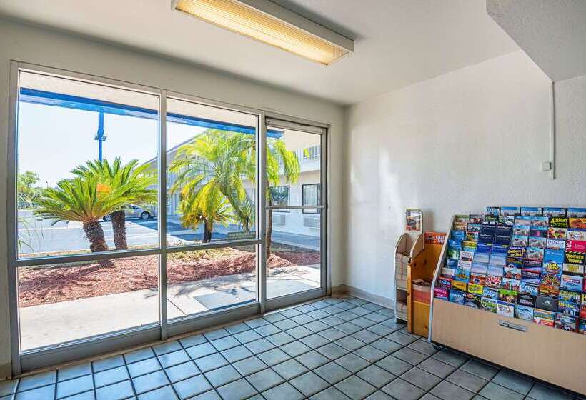 汽车旅馆  Rodeway Inn Kissimmee Maingate West   Free Theme Park Shuttle