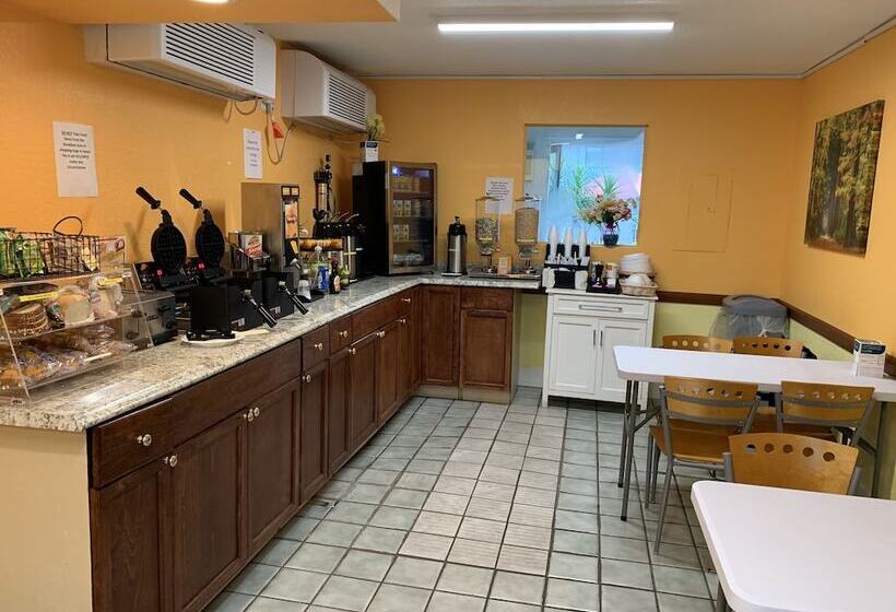 汽车旅馆  Rodeway Inn Kissimmee Maingate West   Free Theme Park Shuttle