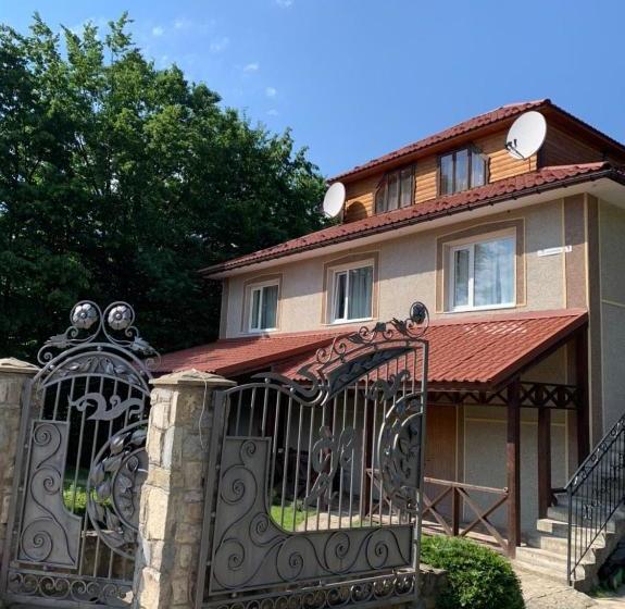 Hostel вишиванка