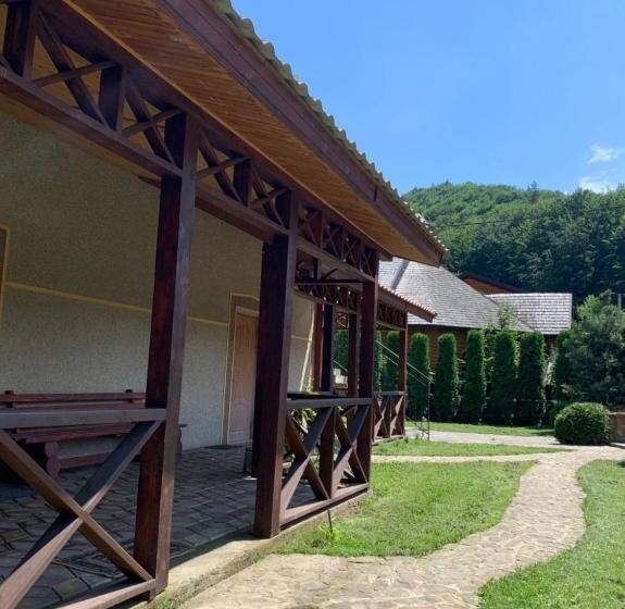 Albergue вишиванка