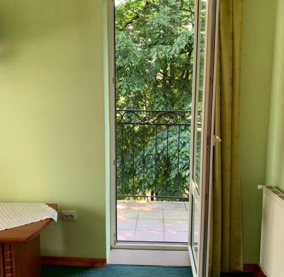 Albergue вишиванка